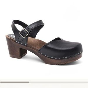 Sandgrens Black Leather Women's Clogs